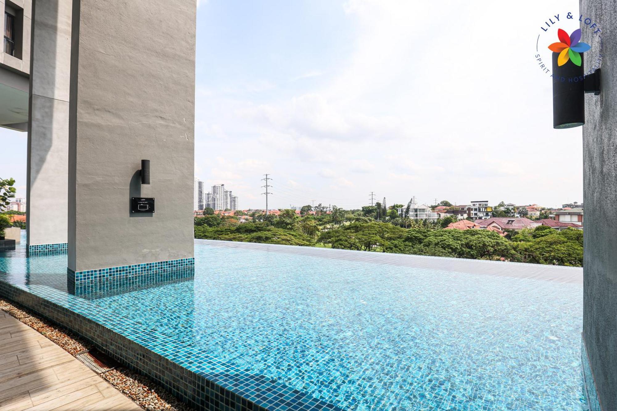 Lumi Tropicana By Lilyandloft Apartment